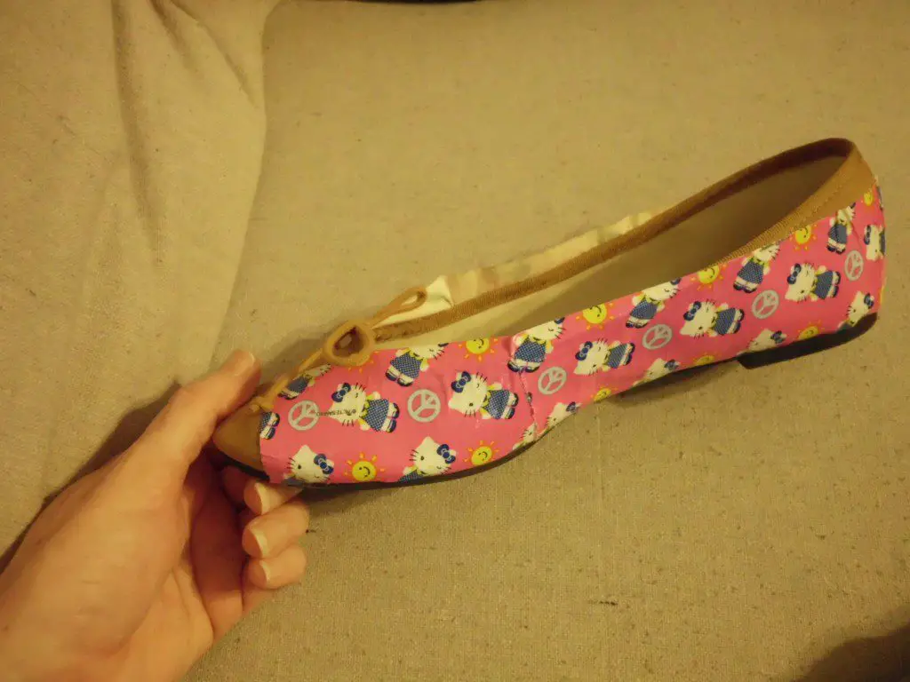 How to Give Shoes a Makeover with Duct Tape SANY0593