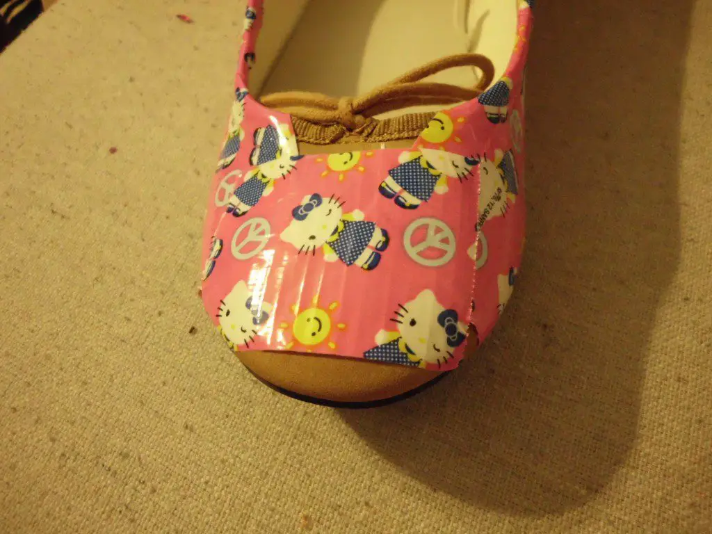 How to Give Shoes a Makeover with Duct Tape SANY0603