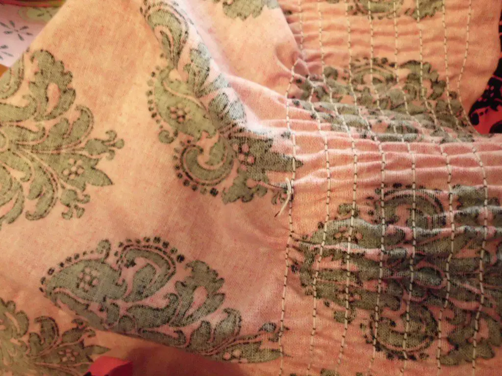 How to Use Elastic Thread to Make Smocked Fabric sealing the knot