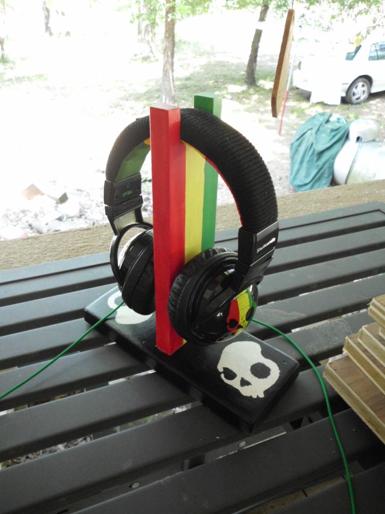 DIY headphone stand