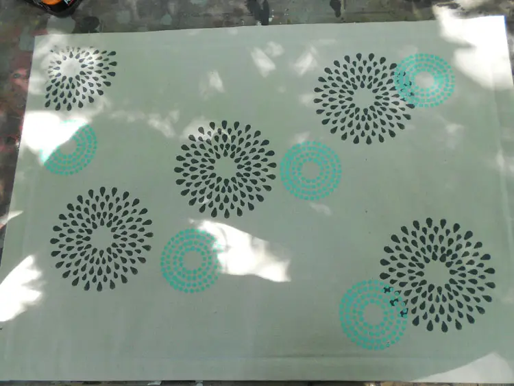 How to Make a Canvas Floor Cloth smaller stencil with different color paint