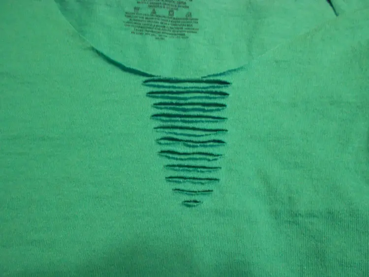 How to Alter a Man's T-shirt Again stretched cuts