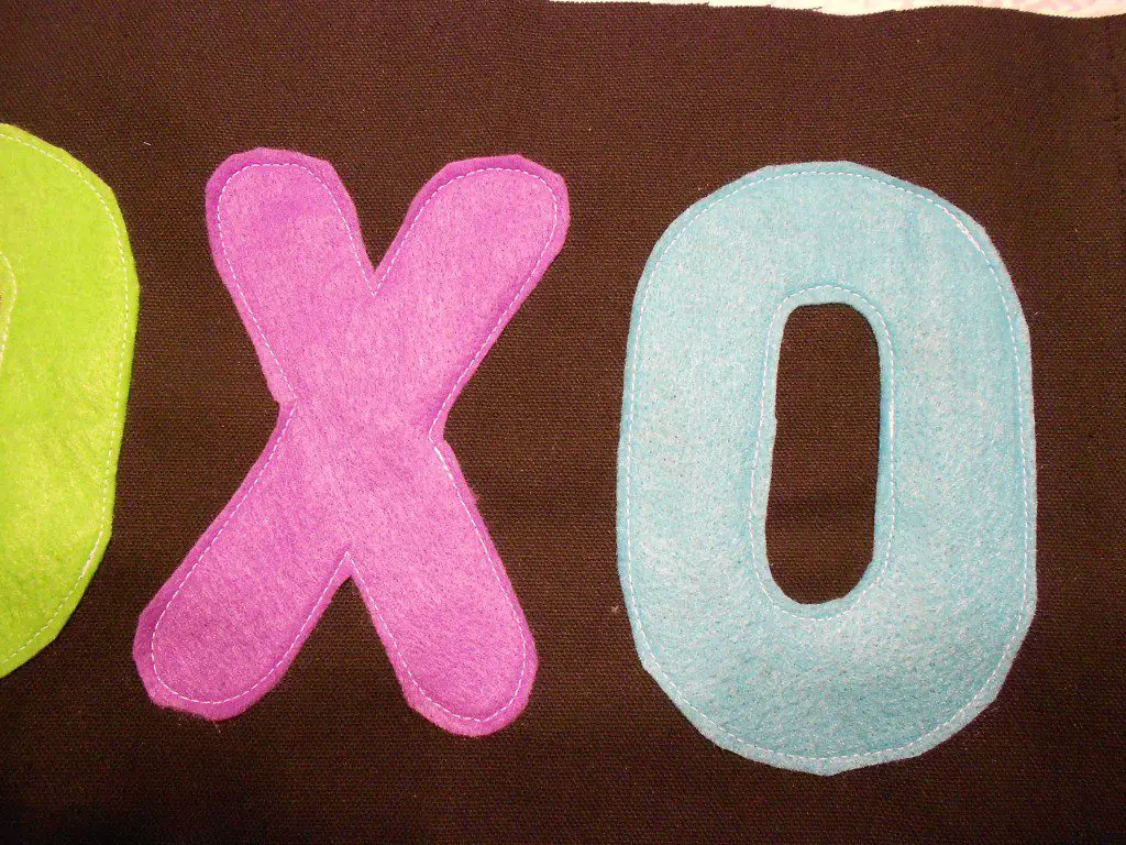 XOXOXO Pillow DSCN0512