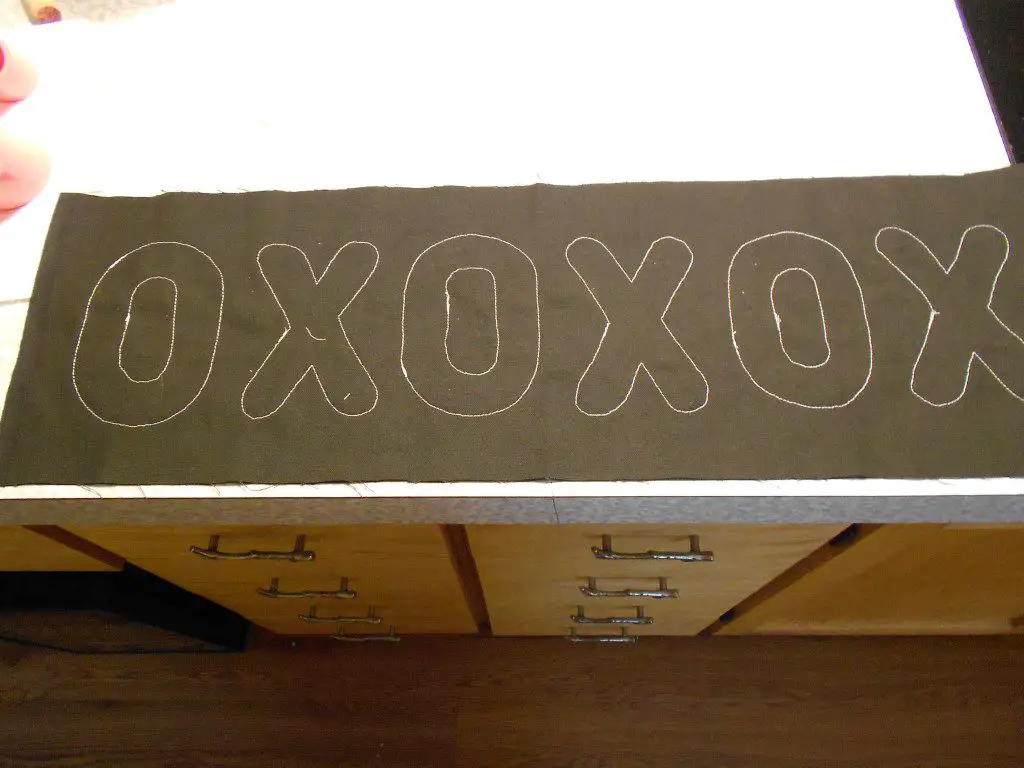 XOXOXO Pillow DSCN0513