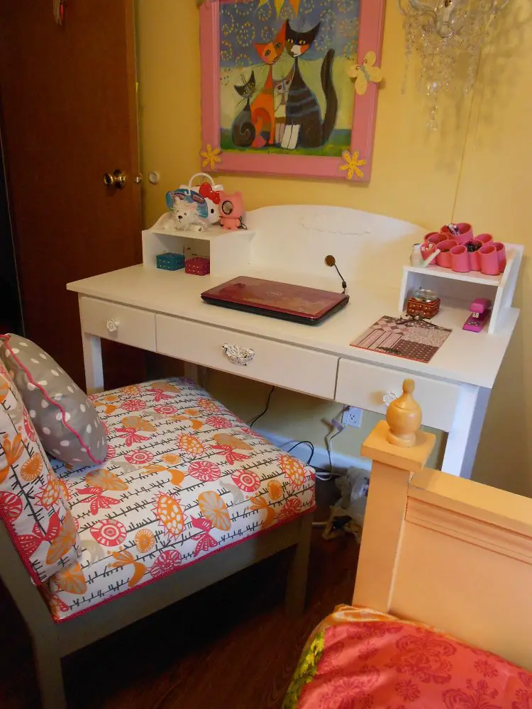Teen Bedroom Makeover new desk