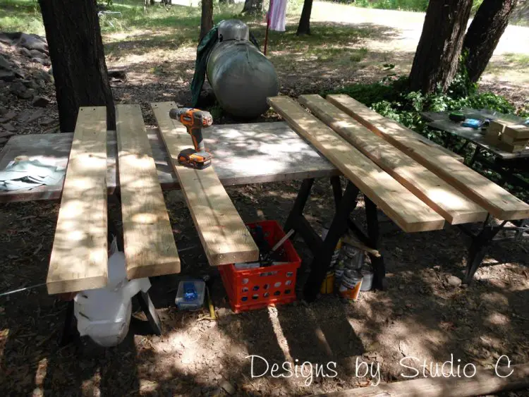 picnic gutter table drilling pocket holes in the boards