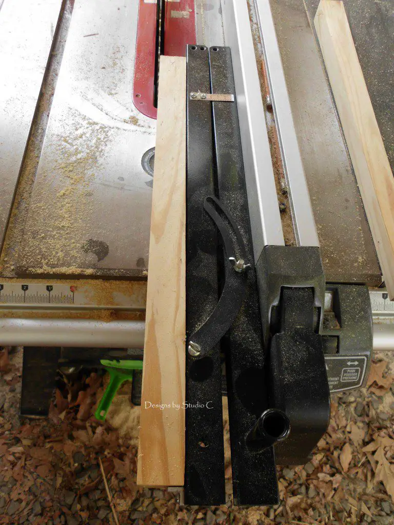 how to use a tapering jig on the table saw SANY1127