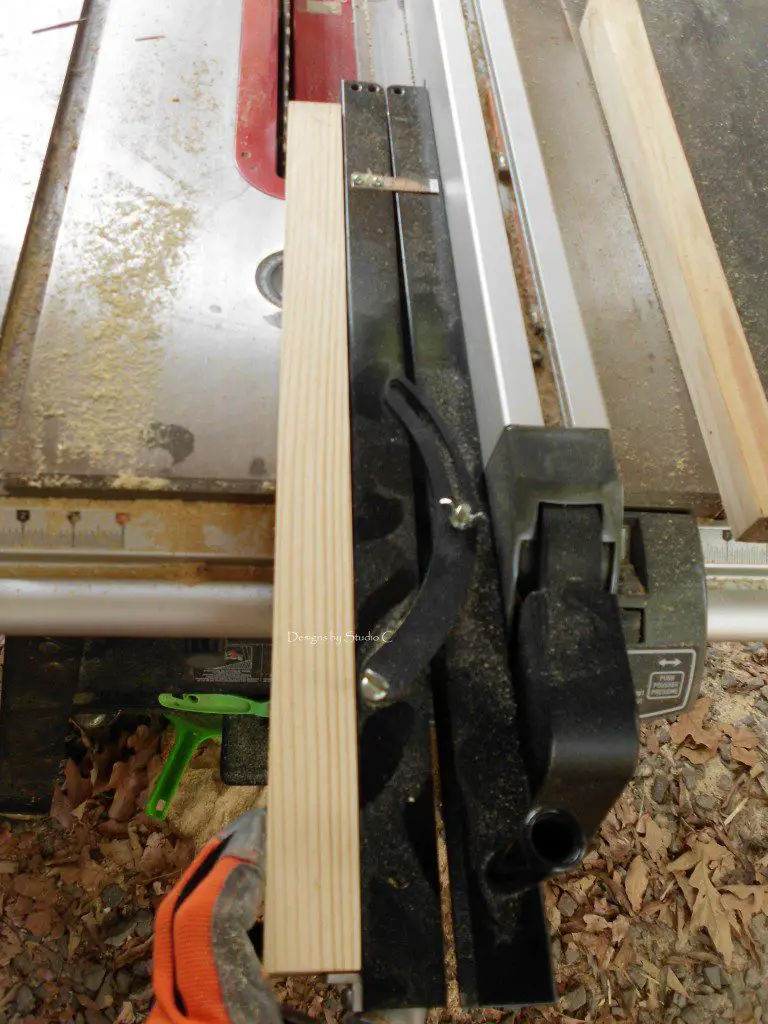 how to use a tapering jig on the table saw SANY1129