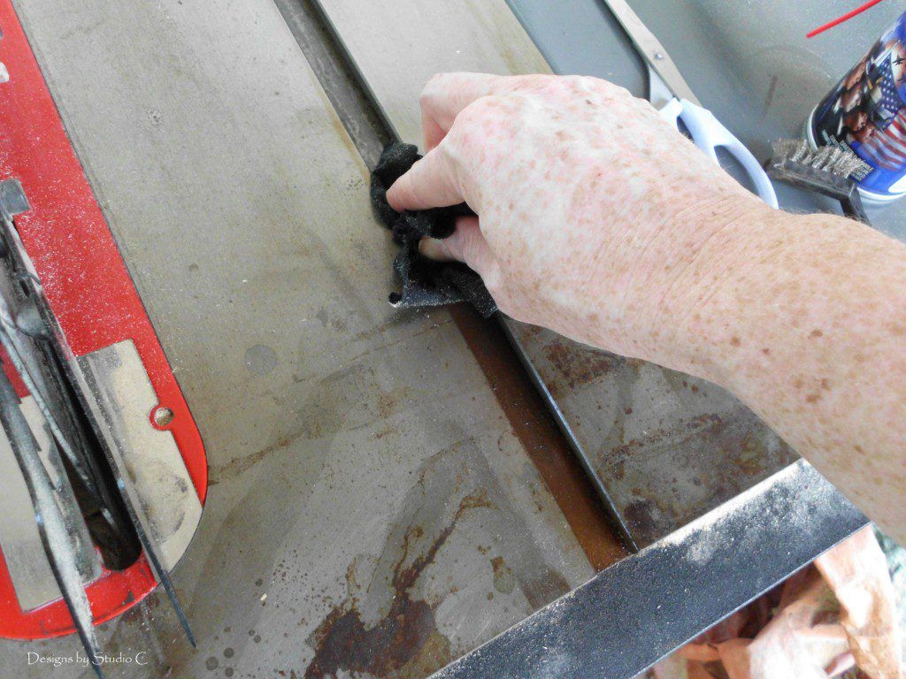 how to keep lumber running smoothly through the table saw scotch pad