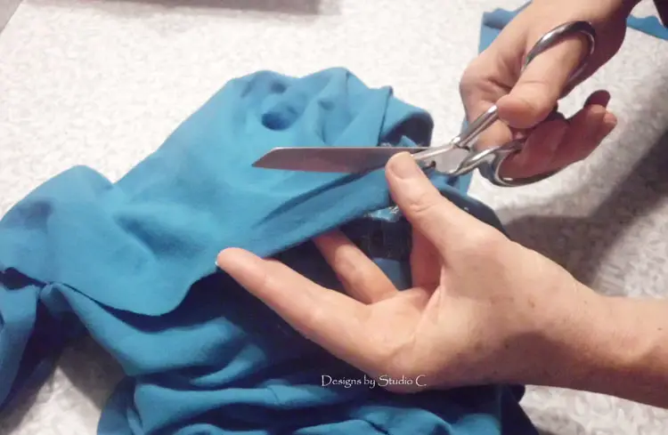 How to Recycle a T-Shirt Into Yarn cut continuous narrow strip 