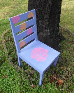 How to Reverse Stencil a Chair Using Vinyl