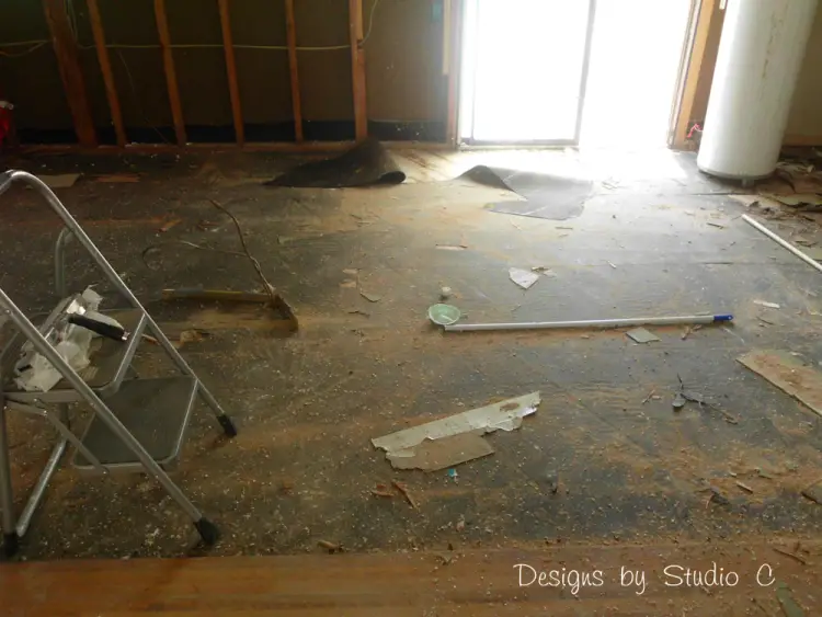 how to remove a subfloor SANY2068
