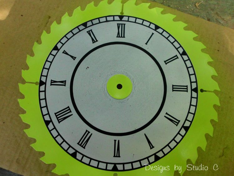 make saw blade clock washer positioned