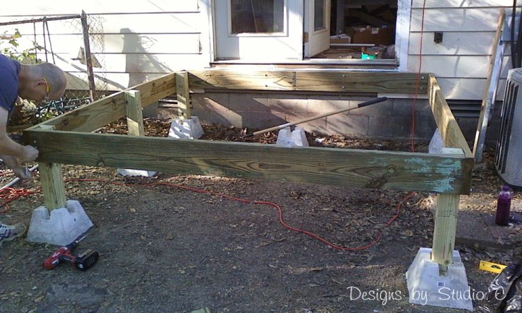 how to build a deck framing and posts should be level