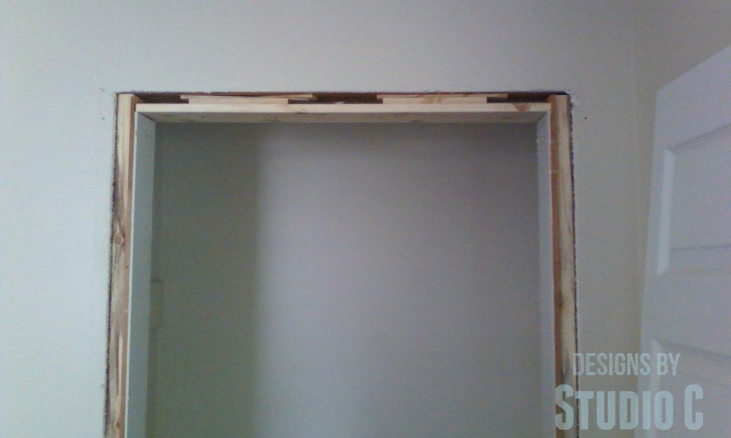 installing closet doors Photo10291625