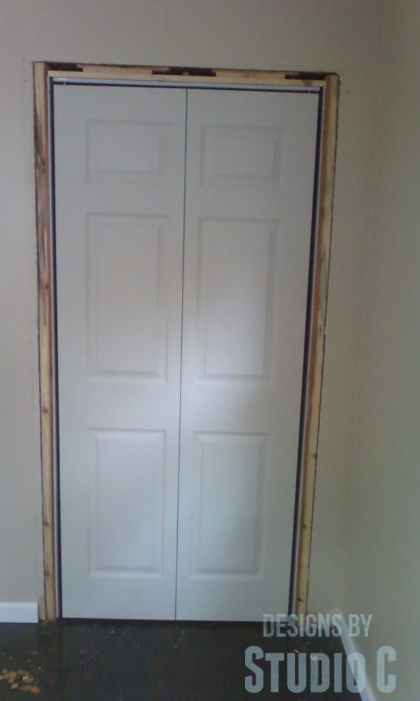 installing closet doors Photo10291642