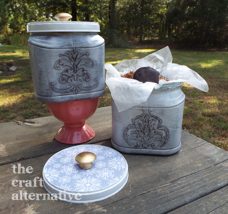 How to Make a Gift Box Using a Plastic Coffee Can completed project