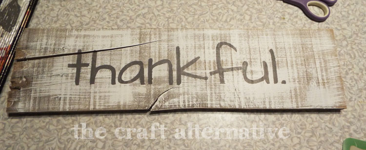 DIY Fall Sign Using a Pallet Board painted letters