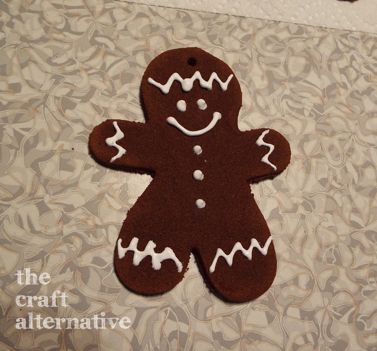 How to Make Cinnamon-Applesauce Dough Holiday Ornaments completed ornament with paint