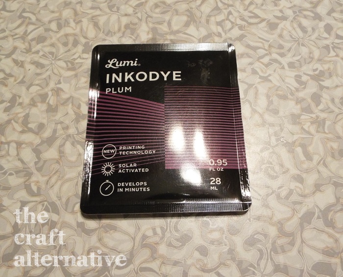 Ink Dye on a Canvas Pouch use photo reactive dye