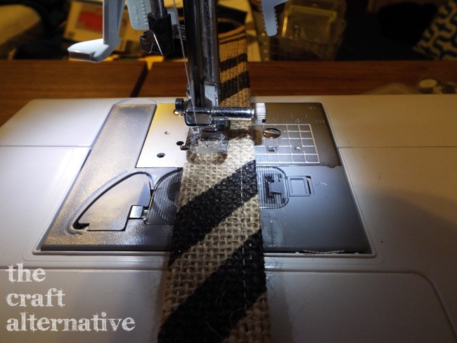 How to Make a Lined Burlap Lunch Bag_Strap