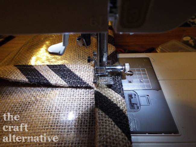 How to Make a Lined Burlap Lunch Bag_Strap Hem