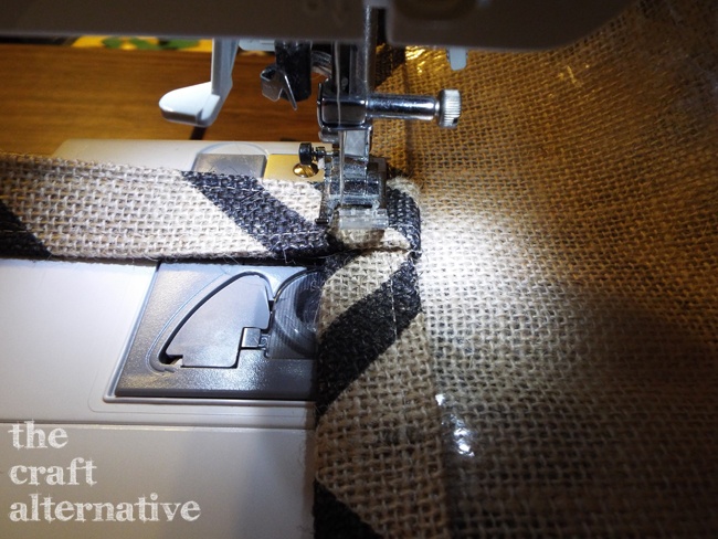 How to Make a Lined Burlap Lunch Bag_Strap Seam