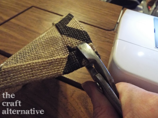 How to Make a Lined Burlap Lunch Bag_Gusset Plier