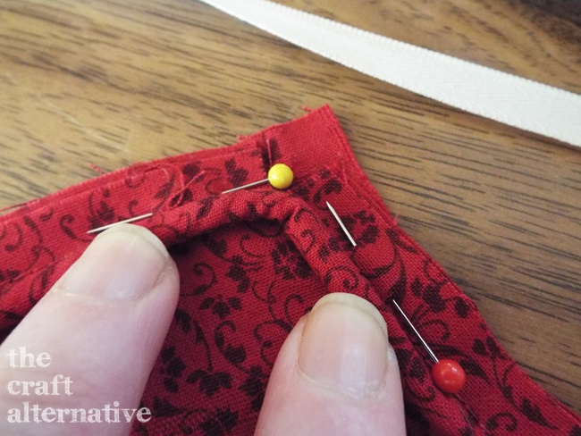 Easy to Make Holiday Pillow Covers_Piping Corner