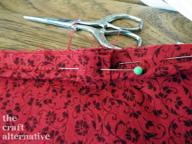 Easy to Make Holiday Pillow Covers_Piping 