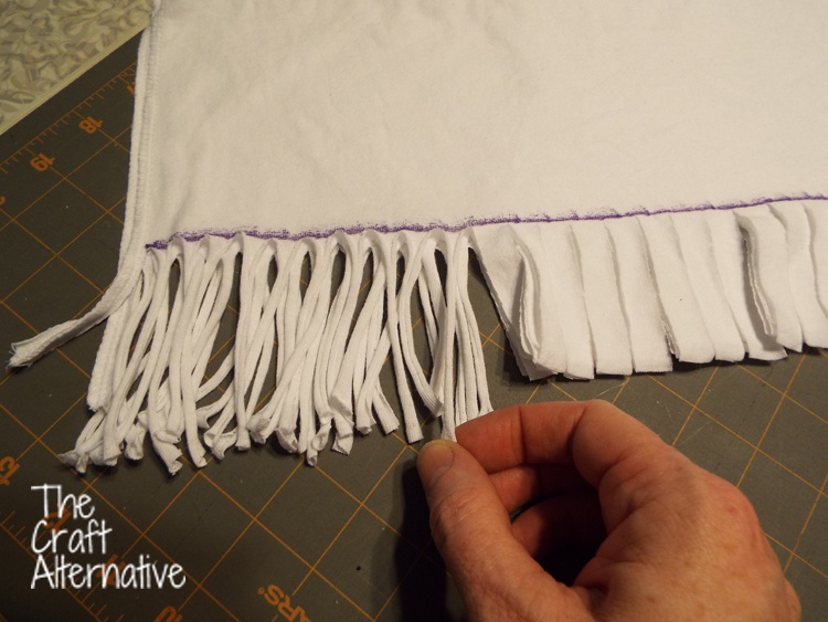 Make a T-Shirt Scarf_Pulled Fringe
