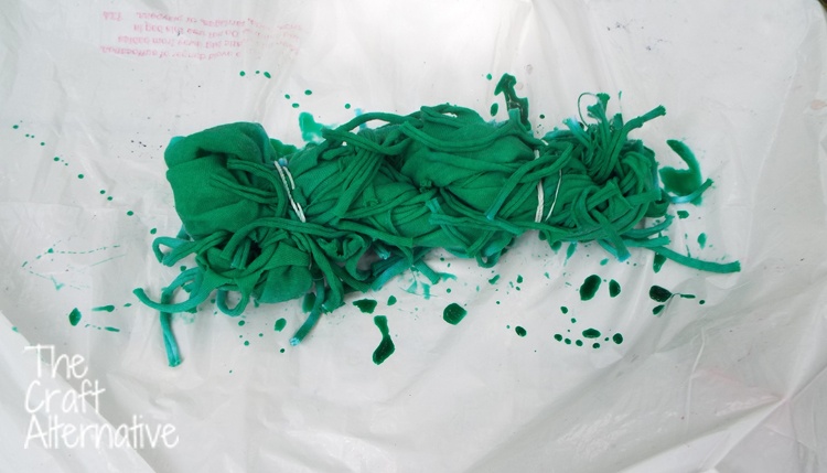 Make a T-Shirt Scarf_Dye