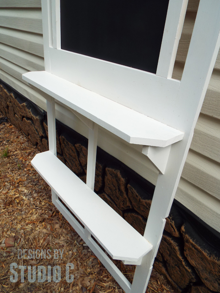 Turn an Old Screen Door into a Chalkboard with Shelves_Shelves