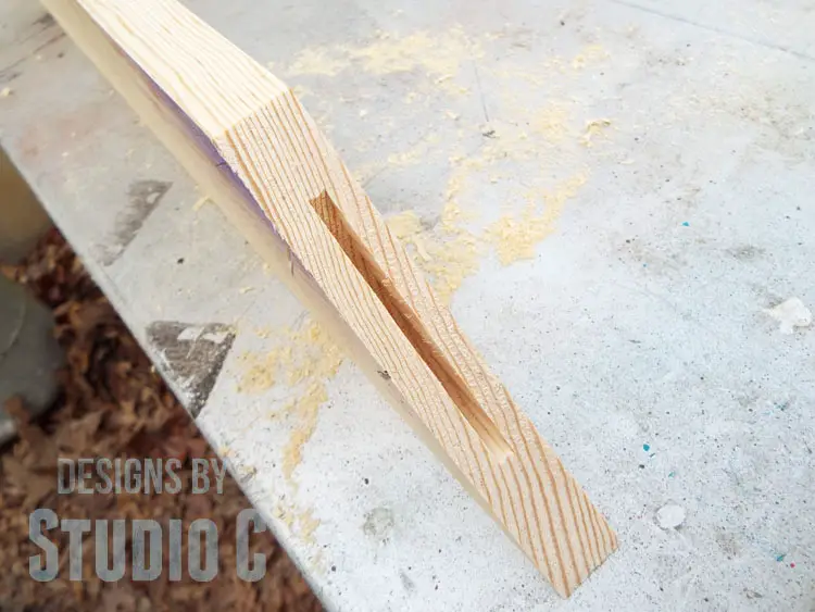 How to Make Biscuit Joints in Mitered Corners - Slot