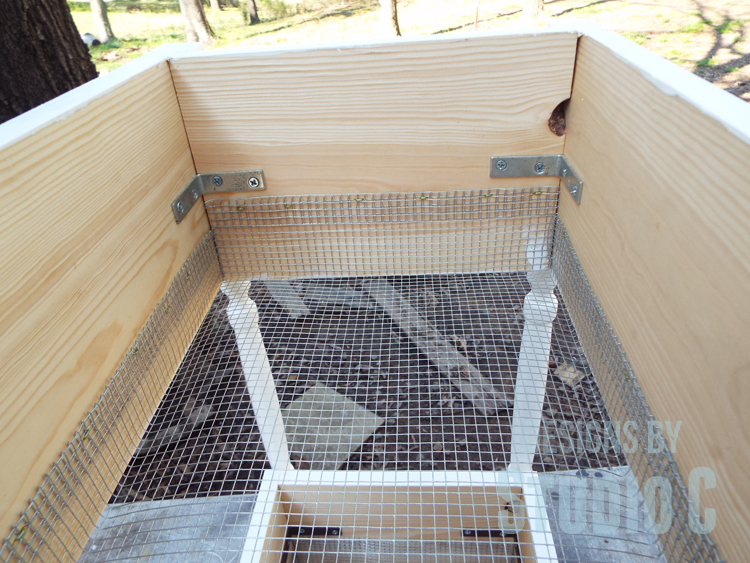 DIY Furniture Plans to Build a Fruit and Vegetable Bin - Inside View of Wire Bin