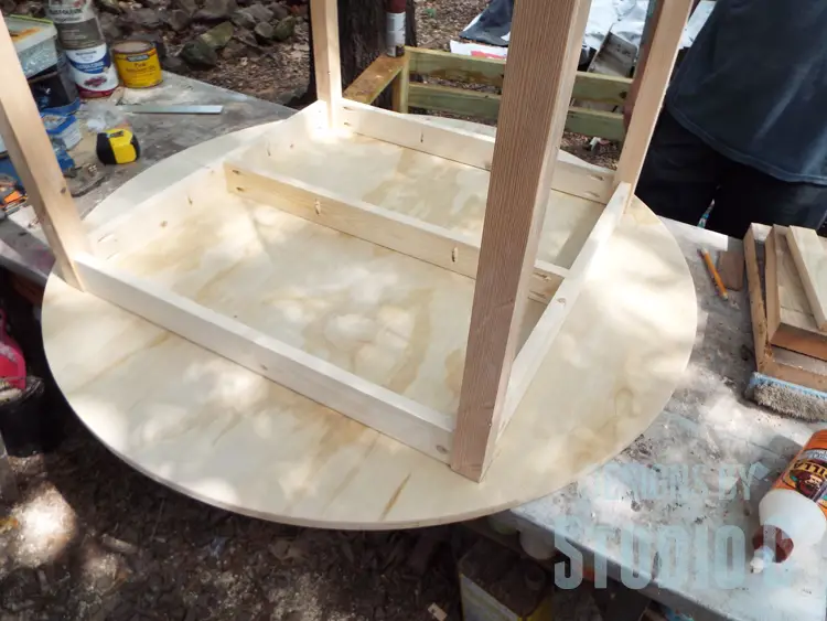 DIY Furniture Plans to Build a Simple Round Dining Table - Positioning frame on table top