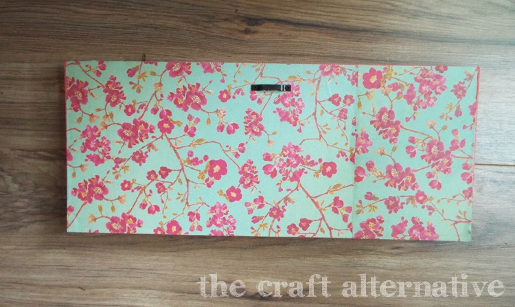 diy word wall art - sawtooth hanger