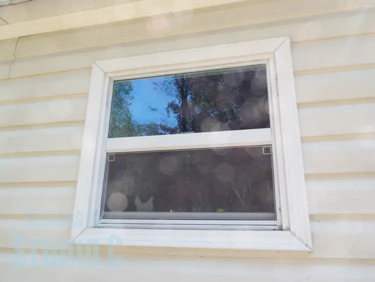 cleaning-exterior-vinyl-trim-windows-spray-nine window