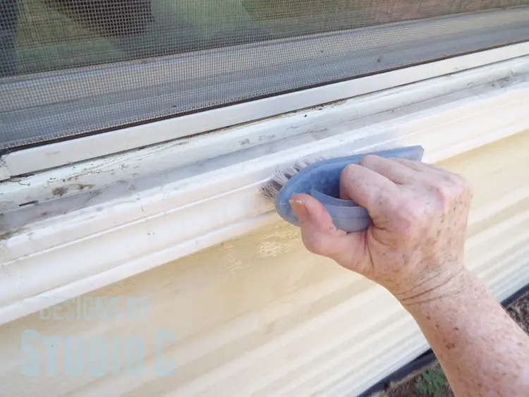 cleaning-exterior-vinyl-trim-windows-spray-nine using brush on vinyl trim
