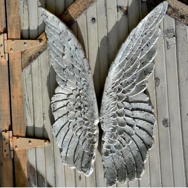 home-decoration-ideas-large-distressed-metal-angel_wings