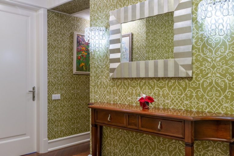 tips for choosing wallpaper green print with mirror