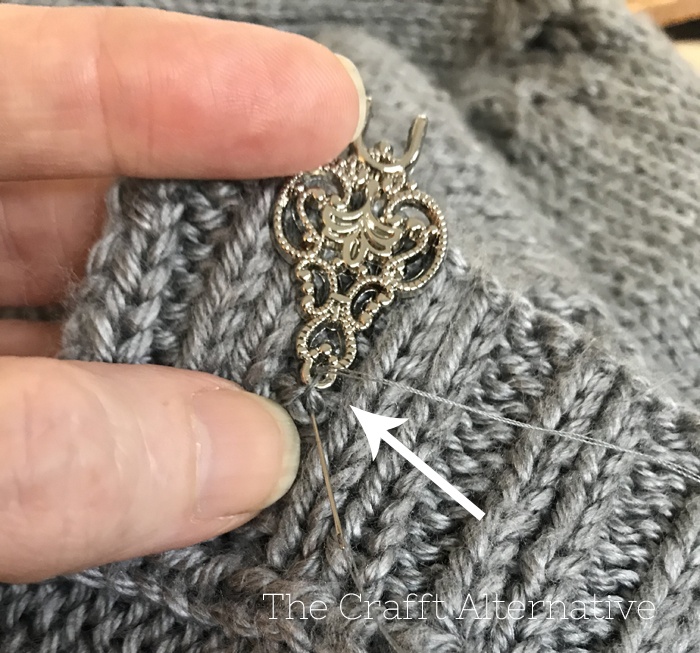 sew-filigree-hook-eye-sweater-back-loop