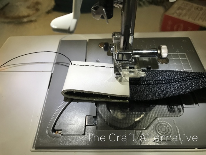 easy-sew-diy-leather-pouch-sewing