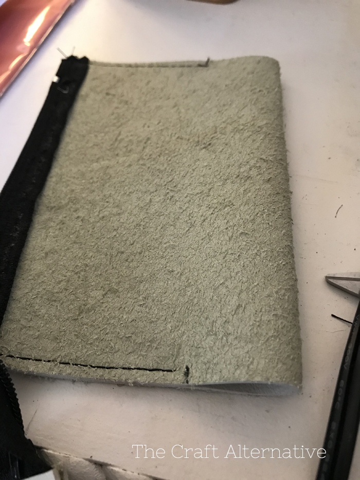 easy-sew-diy-leather-pouch-side-seam