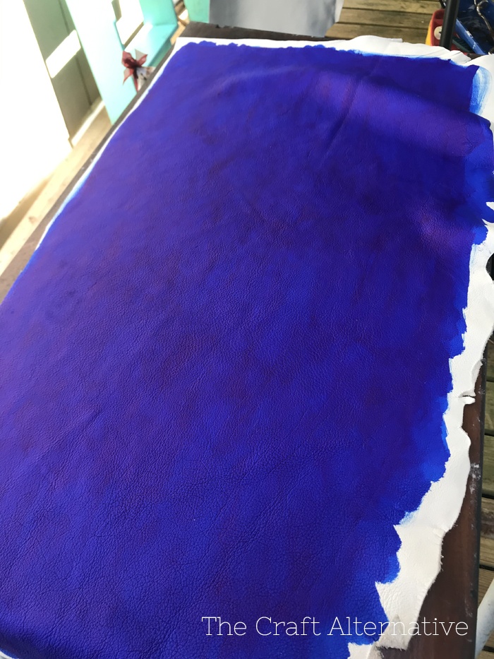 tips-dyeing-leather-blue