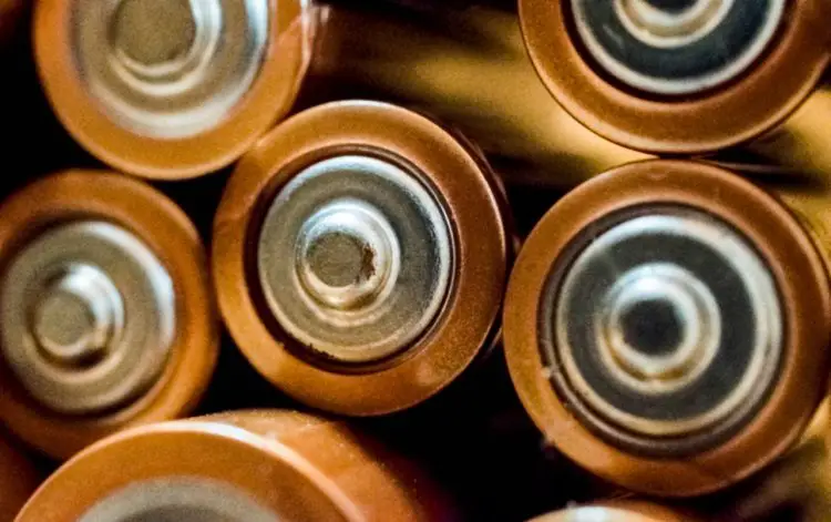 tips storing electronic devices batteries