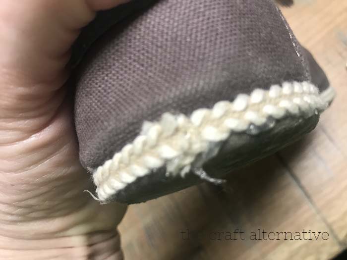 add decorative trim shoes heel