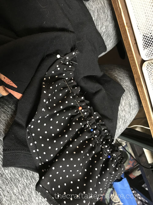 adding flirty sleeves to a t-shirt gathers