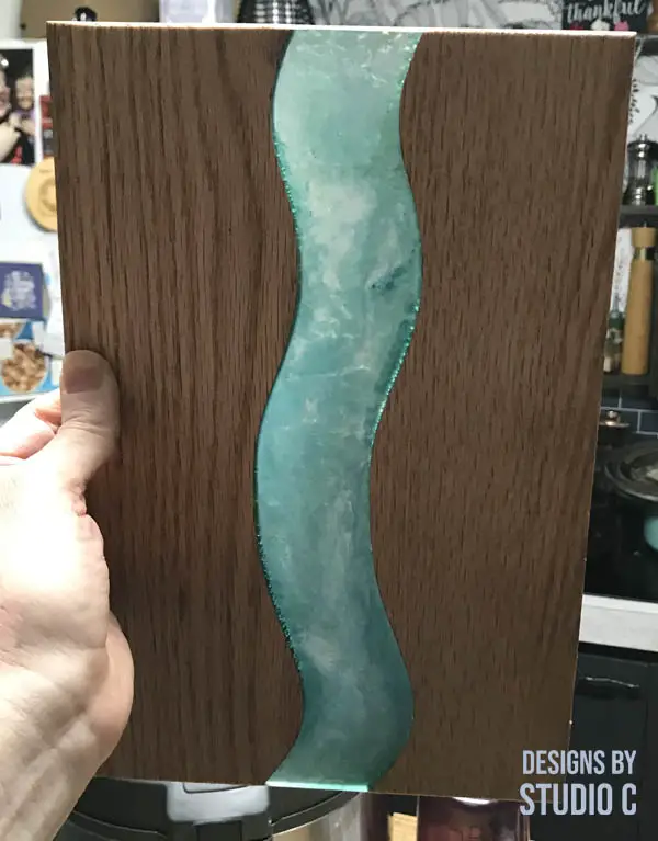 how to make a cutting board with resin holding up to light
