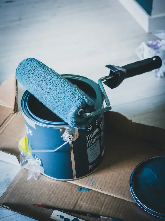 10 tips painting kitchen cabinets paint roller on can blue color